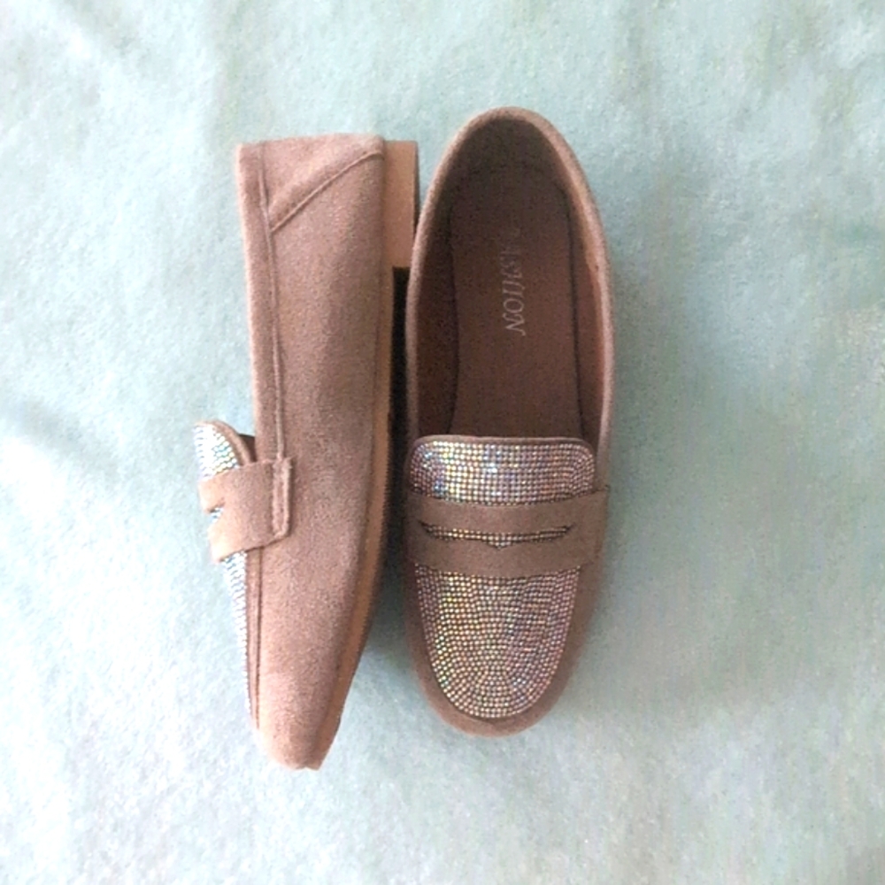 Women's Loafers with Irredecent Accents